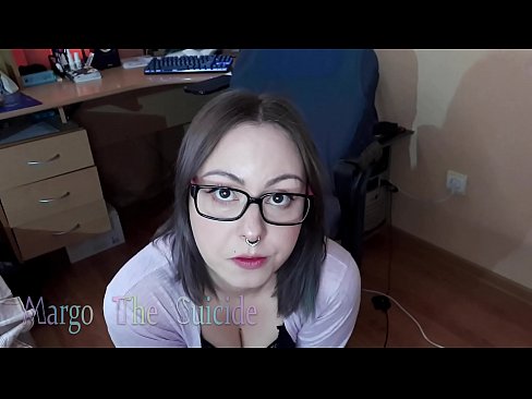 ❤️ Ang Sexy na Babae na may Salamin ay Sumipsip ng Dildo sa Camera Porno sa amin ☑