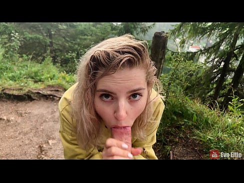 ❤️ Batang babae swallows cum pagkatapos ng isang pampublikong blowjob - Eva Elfi Porno sa amin ☑