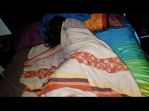 ❤️ Pinupunasan ng stepson ang kanyang batang madrasta habang natutulog ito. Porno sa amin ☑