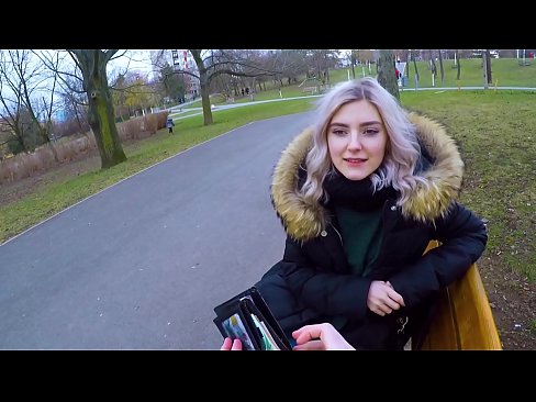 ❤️ Nilulon ang mainit na cum ng isang estranghero para sa pera - blowjob sa parke ni Eva Elfie Porno sa amin ☑